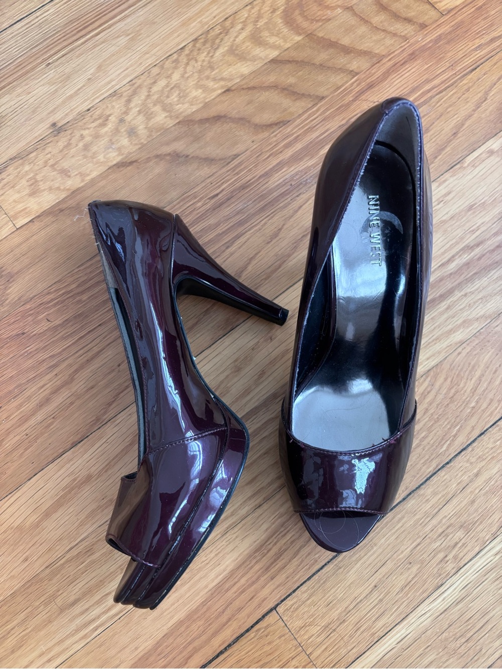 y2k nine west burgundy patent leather peep toe heels • size 10m